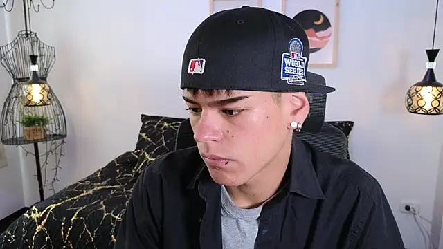 Snapshot of kevienmiet chatting on 10, 10, 2025 kevienmiet online show from 10, 10, 2025