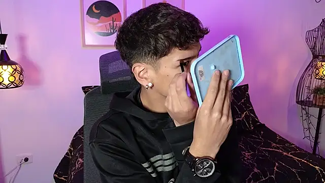 Snapshot of kevienmiet chatting on 11, 10, 2025 kevienmiet online show from 11, 10, 2025