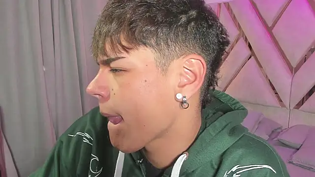 Snapshot of kevienmiet chatting on 14, 10, 2025 kevienmiet online show from 14, 10, 2025