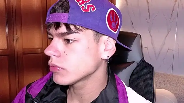 Snapshot of kevienmiet chatting on 15, 10, 2025 kevienmiet online show from 15, 10, 2025