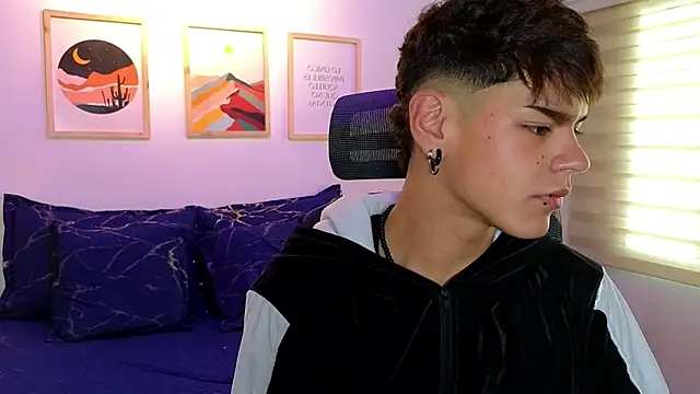 Snapshot of kevienmiet chatting on 19, 10, 2025 kevienmiet online show from 19, 10, 2025