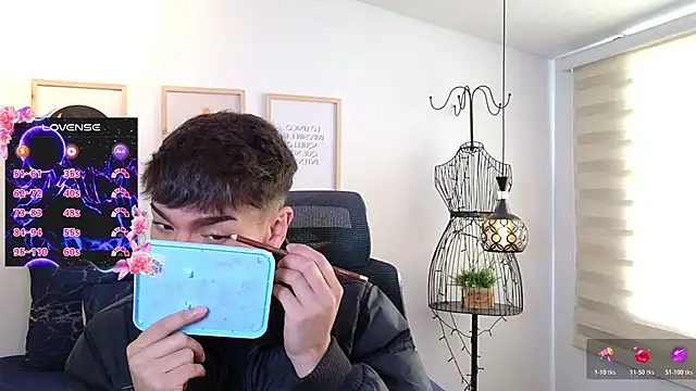 Snapshot of kevienmiet chatting on 23, 10, 2025 kevienmiet online show from 23, 10, 2025