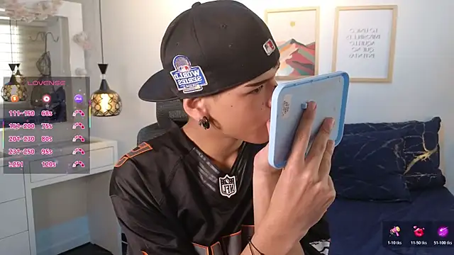 Snapshot of kevienmiet chatting on 30, 10, 2025 kevienmiet online show from 30, 10, 2025