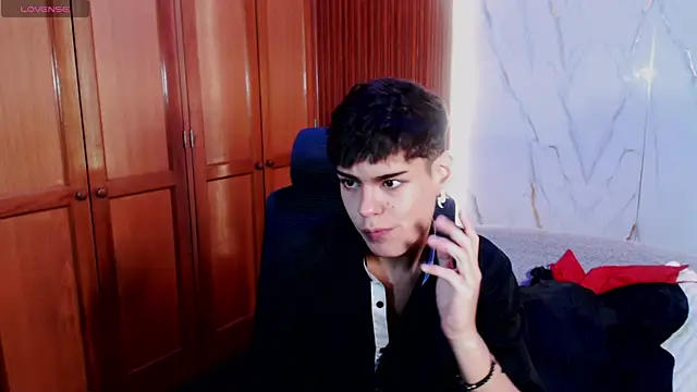 Snapshot of kevienmiet chatting on 31, 10, 2025 kevienmiet online show from 31, 10, 2025