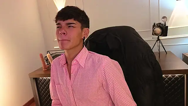 Snapshot of kevienmiet chatting on 6, 11, 2025 kevienmiet online show from 6, 11, 2025