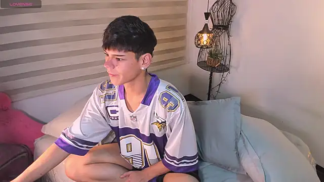 Snapshot of kevienmiet chatting on 7, 11, 2025 kevienmiet online show from 7, 11, 2025