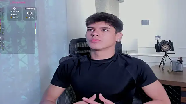 Snapshot of kevienmiet chatting on 10, 11, 2025 kevienmiet online show from 10, 11, 2025