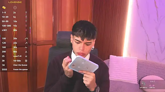 Snapshot of kevienmiet chatting on 11, 11, 2025 kevienmiet online show from 11, 11, 2025