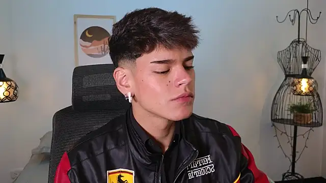 Snapshot of kevienmiet chatting on 12, 11, 2025 kevienmiet online show from 12, 11, 2025