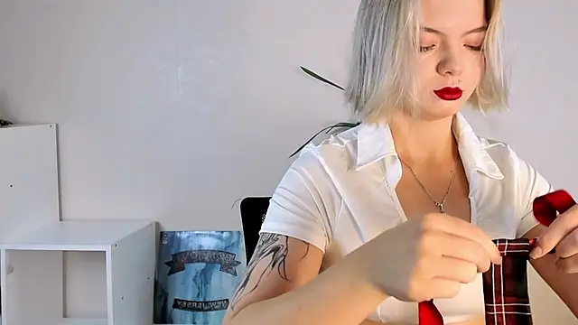 Snapshot of MelinMonro chatting on 14, 10, 2025 MelinMonro online show from 14, 10, 2025