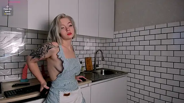 Snapshot of MelinMonro chatting on 6, 11, 2025 MelinMonro online show from 6, 11, 2025