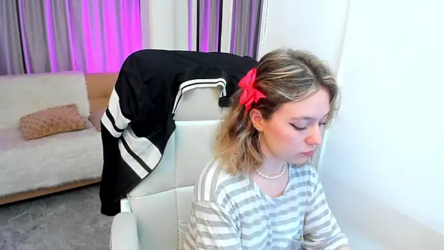 Snapshot of Lucia_Copper chatting on 27, 10, 2025 Lucia Copper online show from 27, 10, 2025