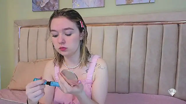 Snapshot of Lucia_Copper chatting on 29, 10, 2025 Lucia Copper online show from 29, 10, 2025