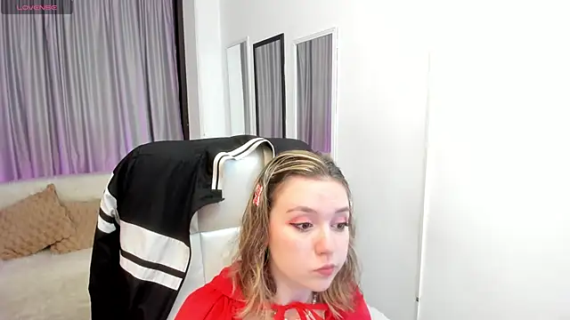 Snapshot of Lucia_Copper chatting on 1, 11, 2025 Lucia Copper online show from 1, 11, 2025