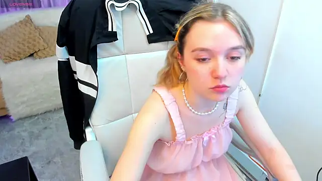 Snapshot of Lucia_Copper chatting on 1, 11, 2025 Lucia Copper online show from 1, 11, 2025