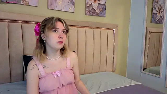 Snapshot of Lucia_Copper chatting on 9, 11, 2025 Lucia Copper online show from 9, 11, 2025