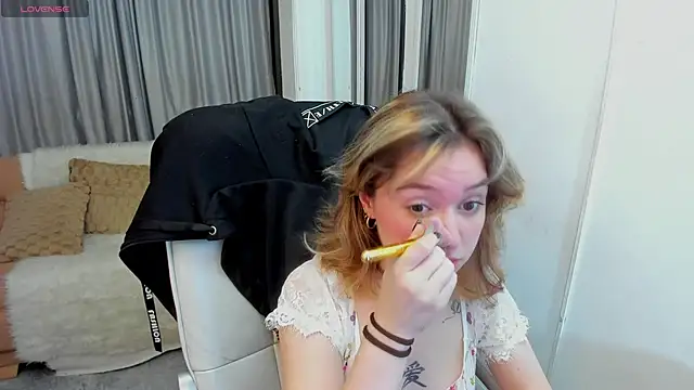 Lucia Copper online show from 14, 12, 2025