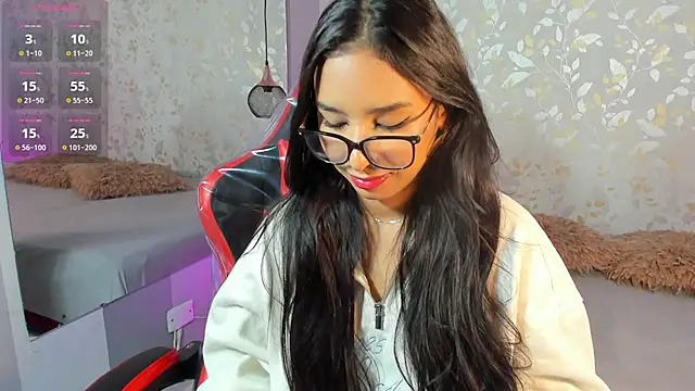 Snapshot of Luciaoregon chatting on 22, 10, 2025 Luciaoregon online show from 22, 10, 2025