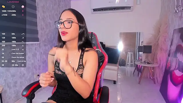 Snapshot of Luciaoregon chatting on 23, 10, 2025 Luciaoregon online show from 23, 10, 2025