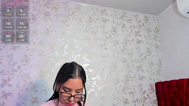 Snapshot of Luciaoregon chatting on 7, 11, 2025 Luciaoregon online show from 7, 11, 2025