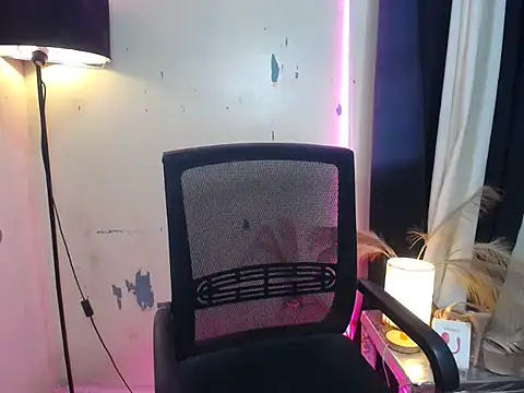 Kylaanne online show from 25, 6, 2026