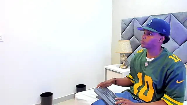 Snapshot of jax_black chatting on 3, 10, 2025 jax black online show from 3, 10, 2025