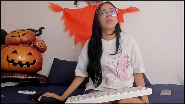 Snapshot of Ainoa_Pink chatting on 17, 10, 2025 Ainoa Pink online show from 17, 10, 2025