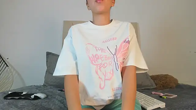 Snapshot of Ainoa_Pink chatting on 4, 11, 2025 Ainoa Pink online show from 4, 11, 2025