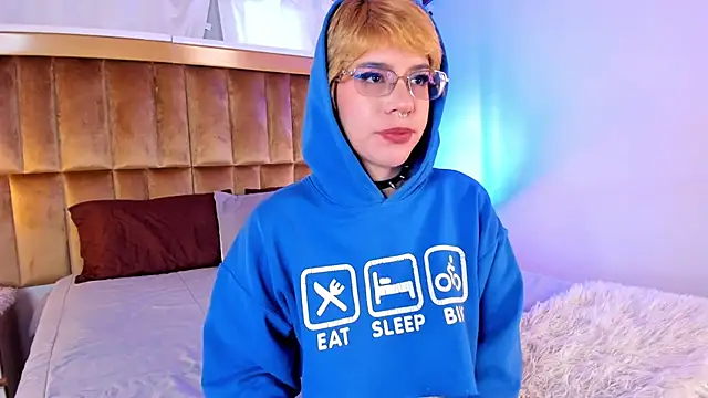 Snapshot of SamyShark chatting on 10, 10, 2025 SamyShark online show from 10, 10, 2025