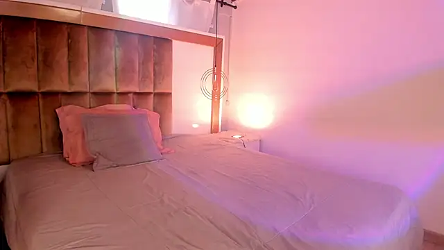 Snapshot of SamyShark chatting on 17, 10, 2025 SamyShark online show from 17, 10, 2025