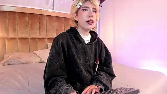 Snapshot of SamyShark chatting on 13, 1, 2026 SamyShark online show from 13, 1, 2026