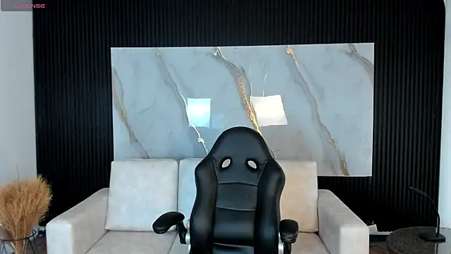 Snapshot of VenusCooper chatting on 5, 11, 2025 VenusCooper online show from 5, 11, 2025