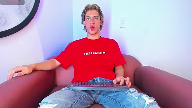 Snapshot of Lucian_grey chatting on 22, 11, 2025 Lucian grey online show from 22, 11, 2025