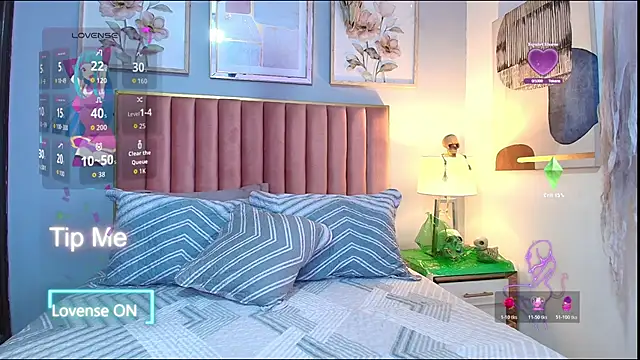 Snapshot of ElektraBlue chatting on 10, 11, 2025 ElektraBlue online show from 10, 11, 2025