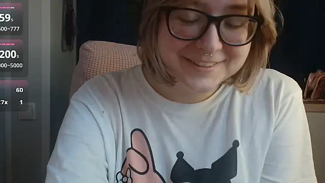 Snapshot of LolaWEI chatting on 19, 10, 2025 LolaWEI online show from 19, 10, 2025