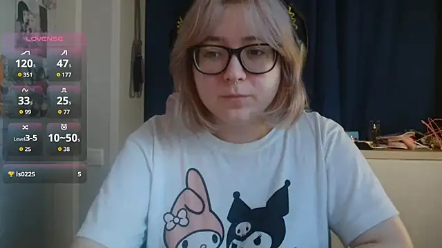 Snapshot of LolaWEI chatting on 23, 10, 2025 LolaWEI online show from 23, 10, 2025