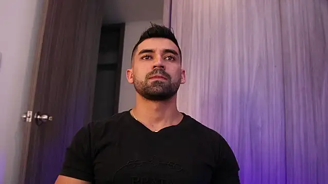 Snapshot of SOY_MIKE chatting on 17, 11, 2025 SOY MIKE online show from 17, 11, 2025