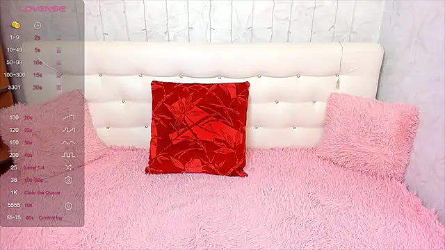 Snapshot of VettaCherry chatting on 19, 10, 2025 VettaCherry online show from 19, 10, 2025