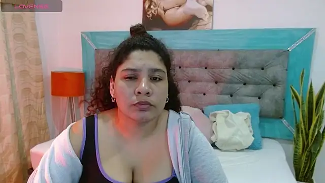 Snapshot of roxx_iie chatting on 7, 10, 2025 roxx iie online show from 7, 10, 2025