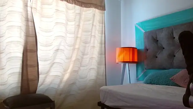 Snapshot of roxx_iie chatting on 15, 10, 2025 roxx iie online show from 15, 10, 2025