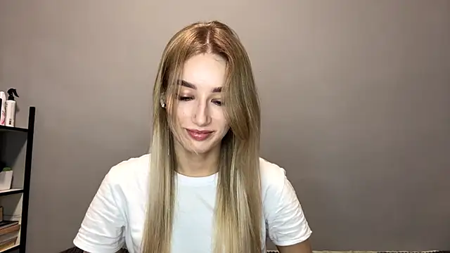Snapshot of SweetCatherine chatting on 30, 9, 2025 SweetCatherine online show from 30, 9, 2025