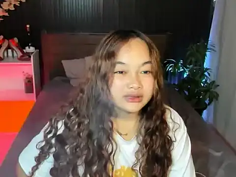 Snapshot of UrFavouriteCravings chatting on 19, 10, 2025 UrFavouriteCravings online show from 19, 10, 2025