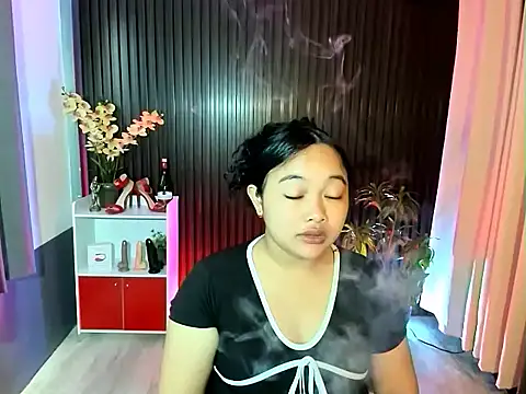 Snapshot of UrFavouriteCravings chatting on 3, 11, 2025 UrFavouriteCravings online show from 3, 11, 2025