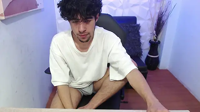 Snapshot of Liil_boy chatting on 2, 10, 2025 Liil boy online show from 2, 10, 2025