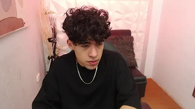 Snapshot of Liil_boy chatting on 14, 10, 2025 Liil boy online show from 14, 10, 2025