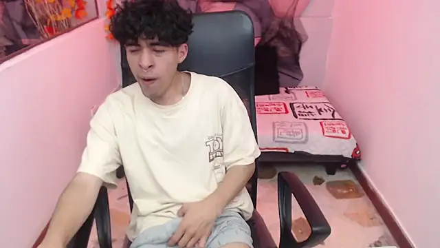 Snapshot of Liil_boy chatting on 17, 10, 2025 Liil boy online show from 17, 10, 2025