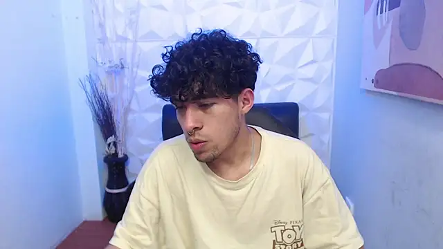 Snapshot of Liil_boy chatting on 24, 10, 2025 Liil boy online show from 24, 10, 2025