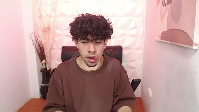 Snapshot of Liil_boy chatting on 25, 10, 2025 Liil boy online show from 25, 10, 2025