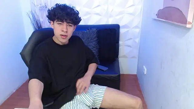 Snapshot of Liil_boy chatting on 28, 10, 2025 Liil boy online show from 28, 10, 2025