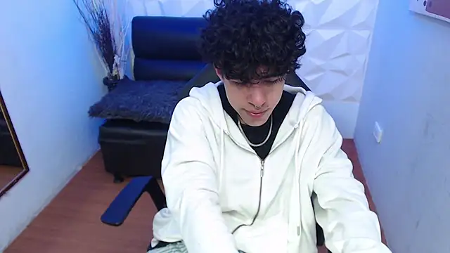 Snapshot of Liil_boy chatting on 29, 10, 2025 Liil boy online show from 29, 10, 2025